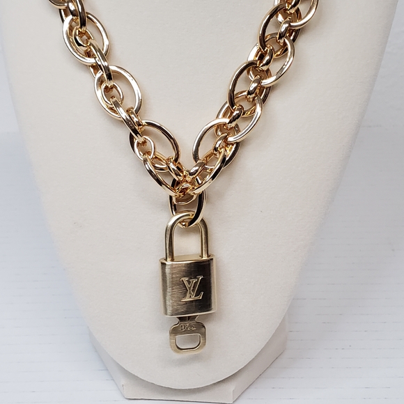 Authentic Louis Vuitton Gold Padlock with Unbranded Punky Gold Plated Chain - Picture 3 of 13